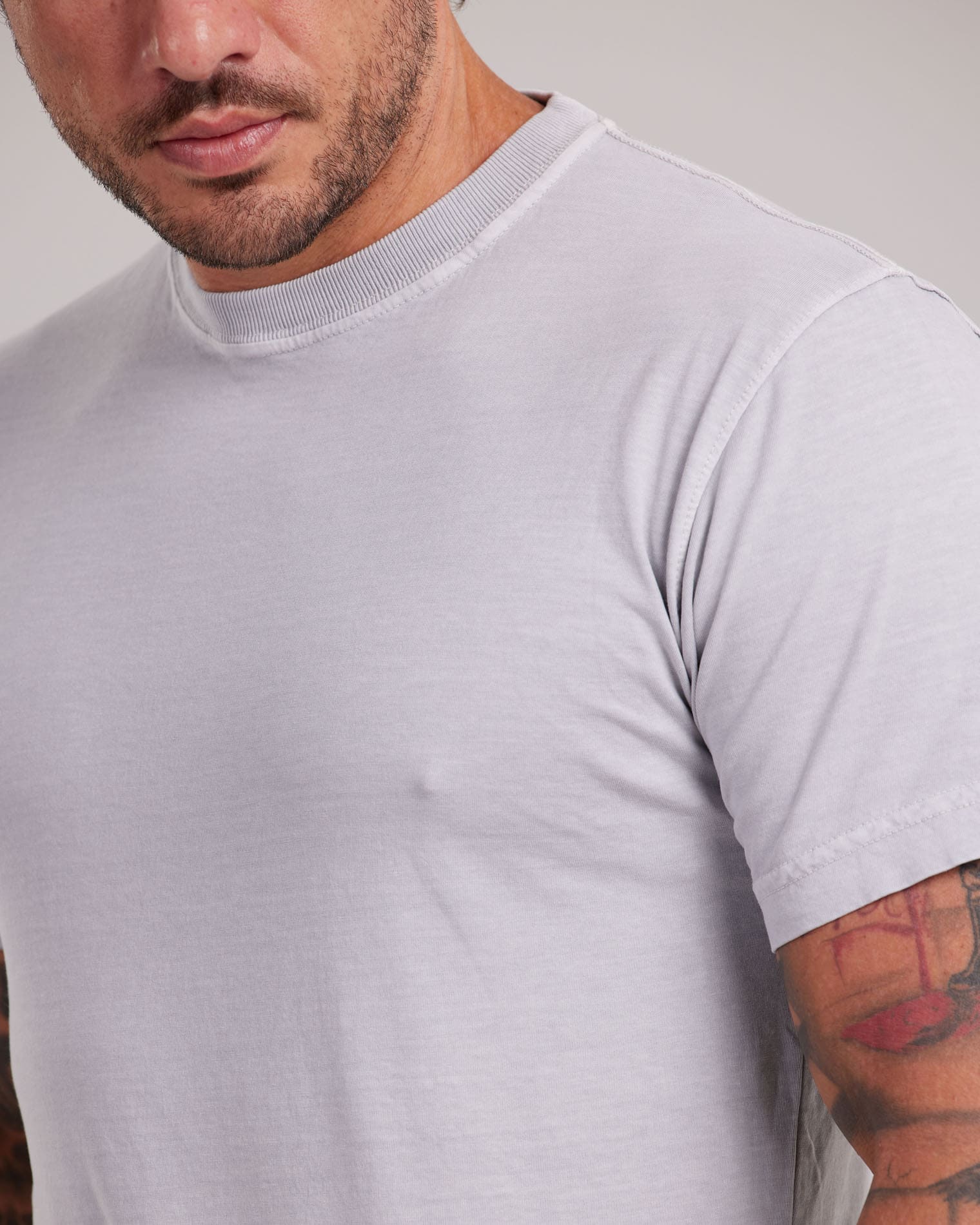 Camiseta Estonada Cores Vibrantes Cinza Claro — Lunfe Atacado — foto 9