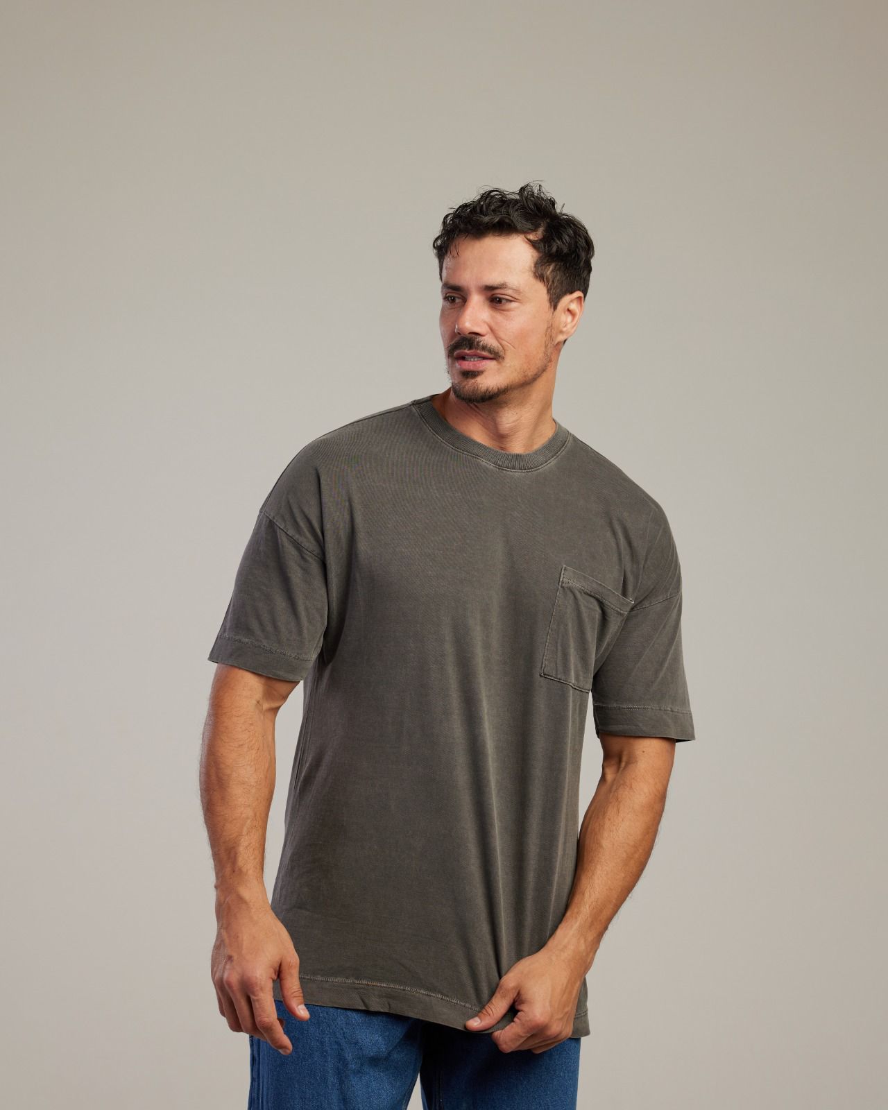 Camiseta Oversized Estonada com Bolso Preto — Lunfe Atacado — foto 5