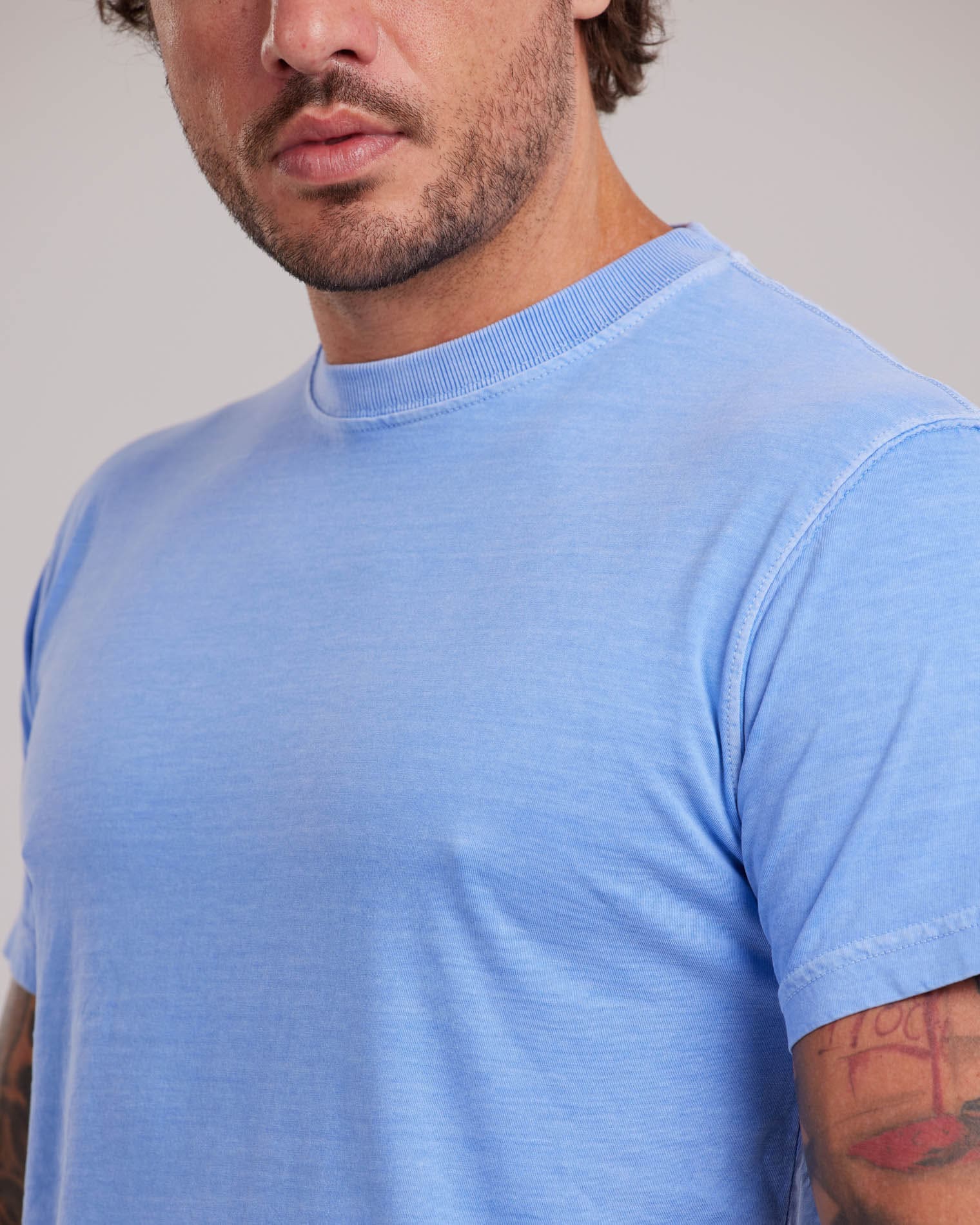 Camiseta Estonada Stone Wash Clássica Azul Celeste — Lunfe Atacado — foto 5