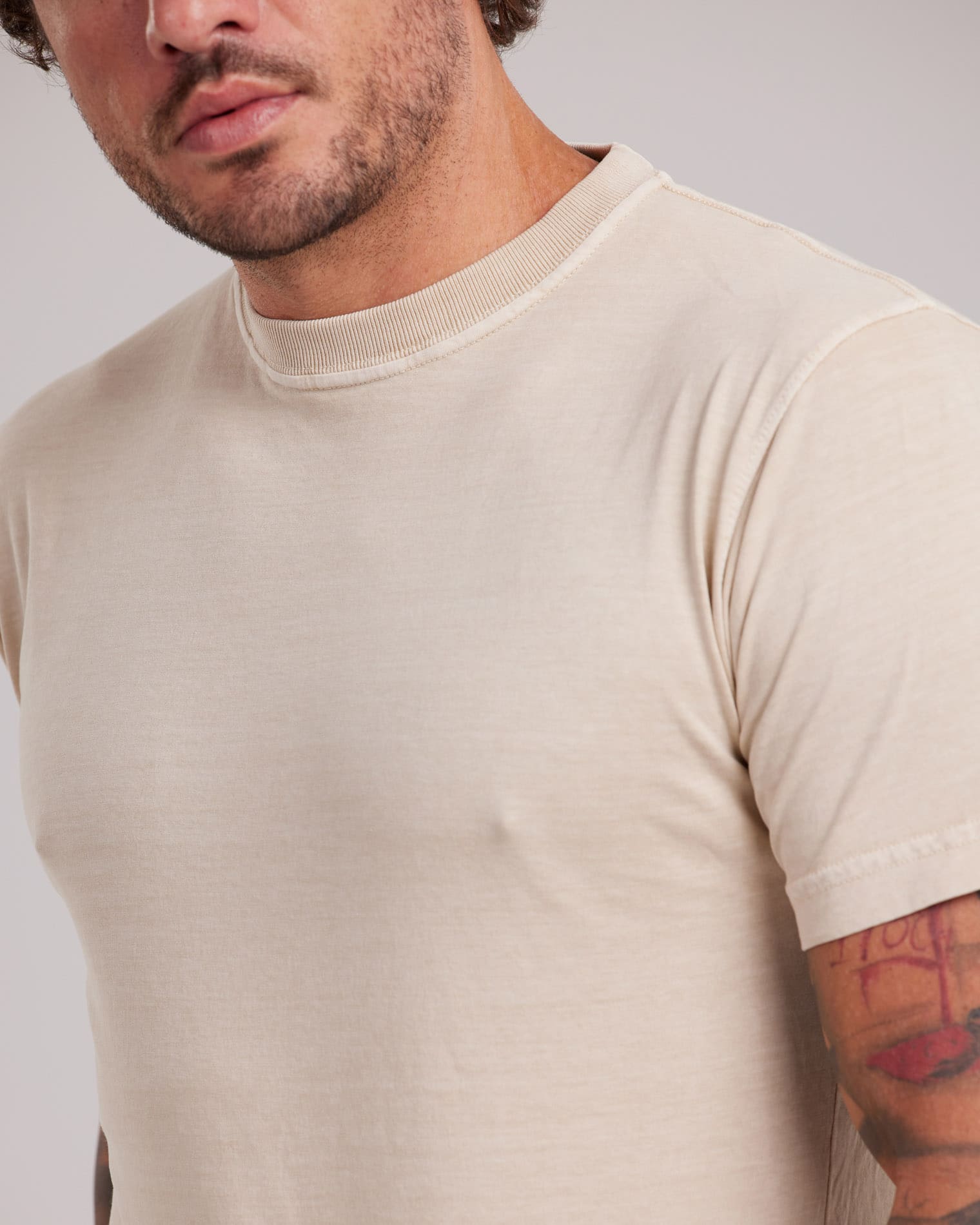 Camiseta Estonada Cores Vibrantes Bege — Lunfe Atacado — foto 7